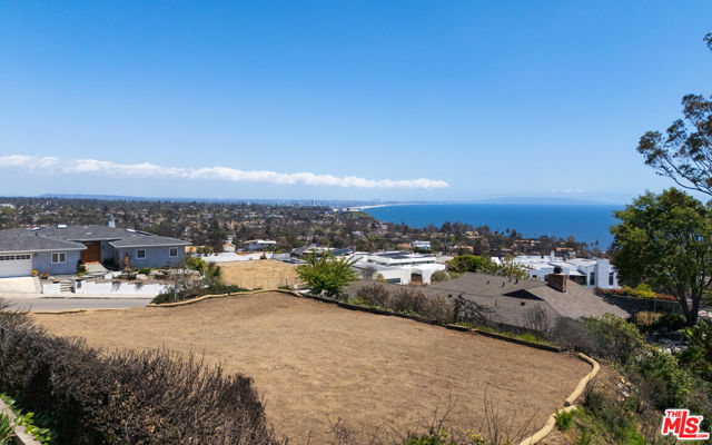 729 Enchanted Way, Pacific Palisades CA: https://media.crmls.org/mediaz/864b9bbf-3e03-4916-a0c6-9cd468fb9fb7.jpg