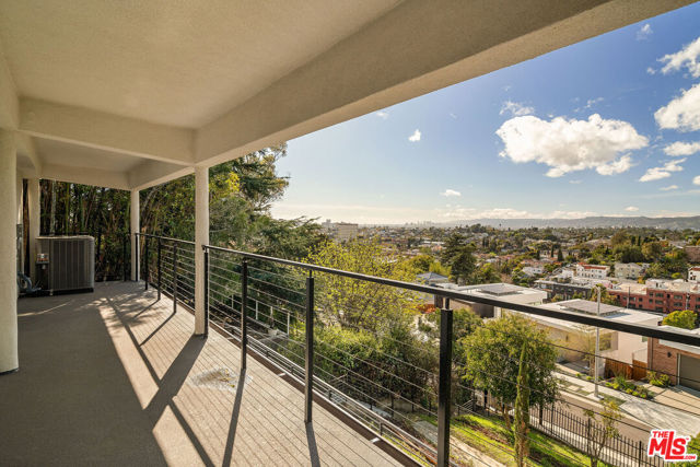 1615 Sargent Place, Los Angeles CA: https://media.crmls.org/mediaz/864bbdc7-805d-42dd-a6d0-ead59c851c0a.jpg