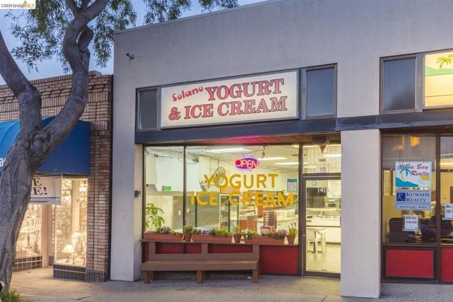 Image 31 of 41 For 848 Stannage Ave 11