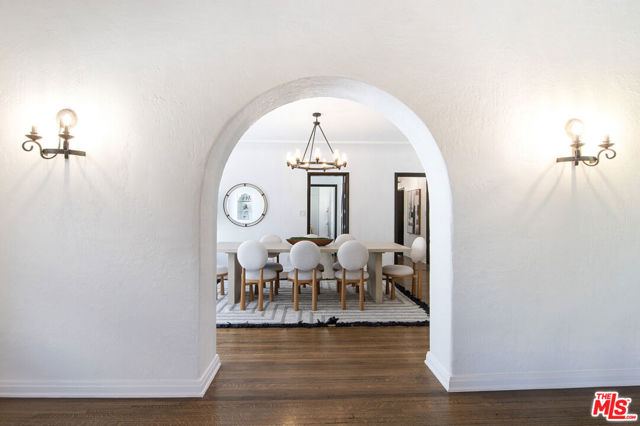336 N Orange Drive, Los Angeles CA: https://media.crmls.org/mediaz/864c72d4-58c9-4ef7-8e43-bf2a691a24e8.jpg