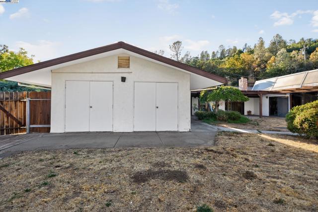 20521 Upper Hillview Dr, Sonora CA: https://media.crmls.org/mediaz/864cd886-334f-4e20-b807-453cc263f0ab.jpg