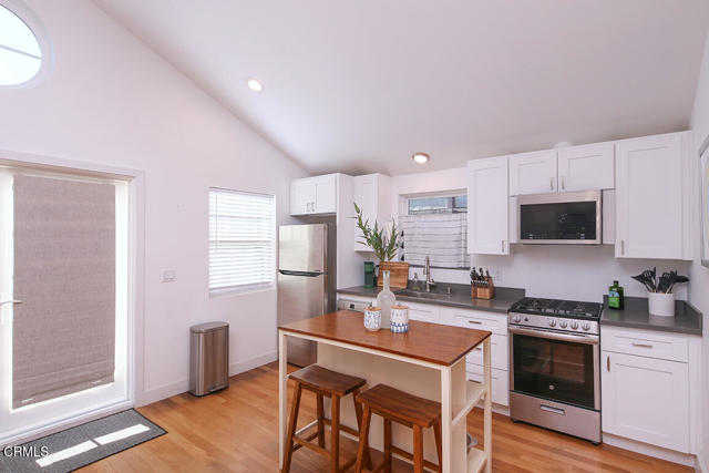 Detail Gallery Image 31 of 42 For 3363 Hollydale Dr, Los Angeles,  CA 90039 - 3 Beds | 3/1 Baths