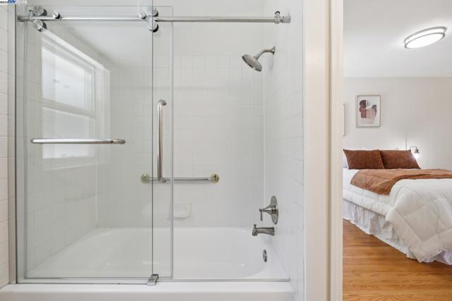 2643 99Th Ave, Oakland CA: https://media.crmls.org/mediaz/864cf21c-b01d-4452-9724-f9105d388eb9.jpg