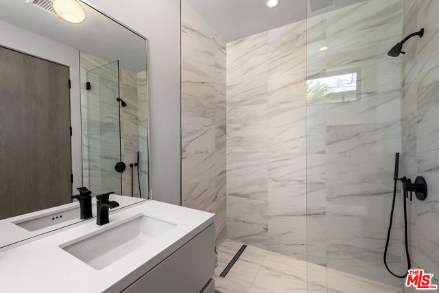1724 N Sierra Bonita Avenue, Los Angeles CA: https://media.crmls.org/mediaz/864cfffa-8656-47cc-a8fa-cc5c3c3cff87.jpg