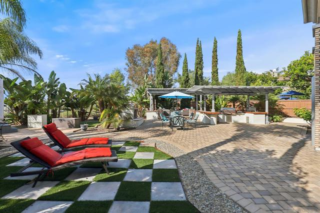 6911 Goldstone Rd, Carlsbad CA: https://media.crmls.org/mediaz/864d2c10-7f3b-455a-9d87-5337f736c418.jpg