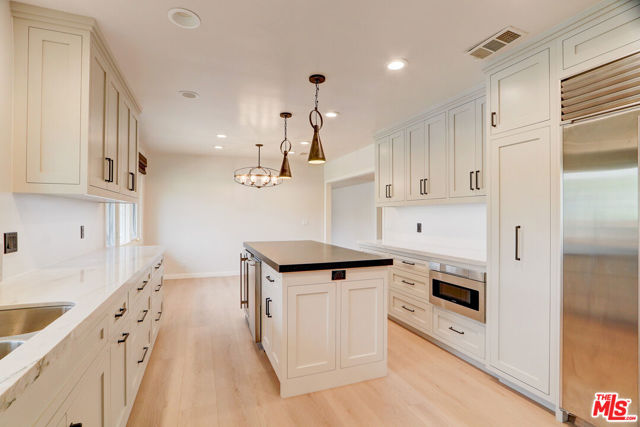 16314 Meadowridge Road, Encino CA: https://media.crmls.org/mediaz/864d5937-4e62-402d-a8bf-379cffd1bc76.jpg