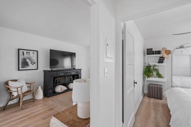 251 Orange Avenue, Coronado CA: https://media.crmls.org/mediaz/864da01c-f158-42da-b5ba-2e04a11a52b2.jpg