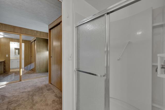 Home for Sale in Lakeside