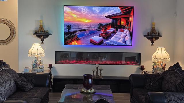 4709 Iron Bird Dr, Folsom CA: https://media.crmls.org/mediaz/864e1d56-be63-4930-8deb-8fe4f36d84a9.jpg