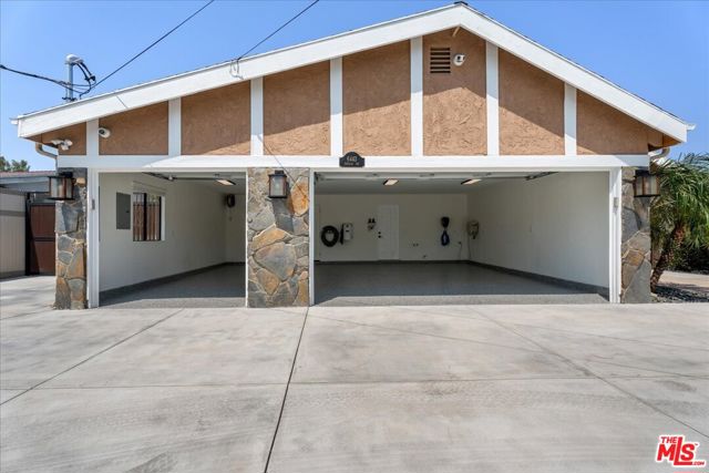 6443 Matilija Avenue, Van Nuys CA: https://media.crmls.org/mediaz/864e599f-6b46-40c0-960f-7a9ab3feb953.jpg