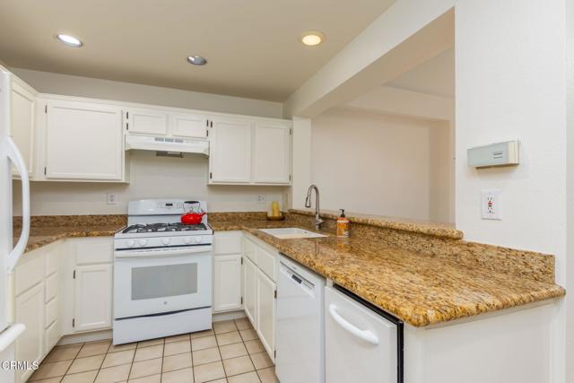 1132 Mooring Walk, Oxnard CA: https://media.crmls.org/mediaz/864ee810-3b67-4bdf-b2d5-8a0149e8bab3.jpg