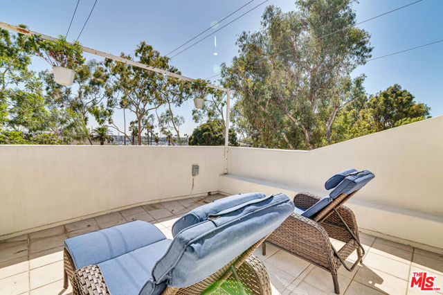 1008 Harbor Crossing Lane, Marina del Rey CA: https://media.crmls.org/mediaz/864f34b8-722e-4d11-b63a-9cd21ed724e3.jpg
