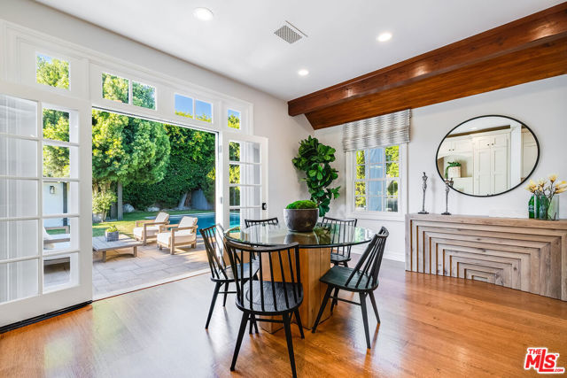10445 Valley Spring Lane, Toluca Lake CA: https://media.crmls.org/mediaz/864fbfde-9e2b-4098-a495-279d09ca88f9.jpg