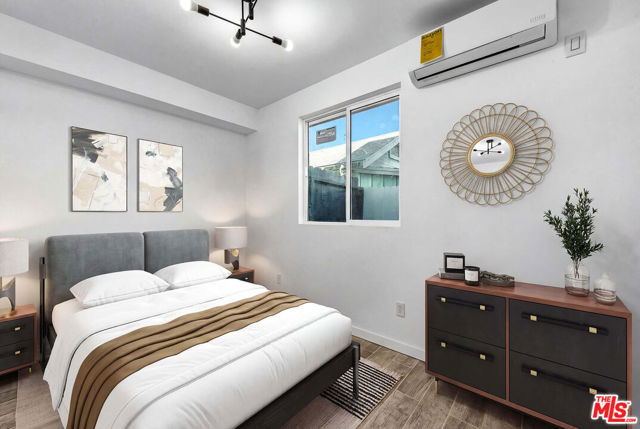 1036 Cherry Avenue, Long Beach CA: https://media.crmls.org/mediaz/86501fa1-3773-4748-b798-497666ac33c6.jpg