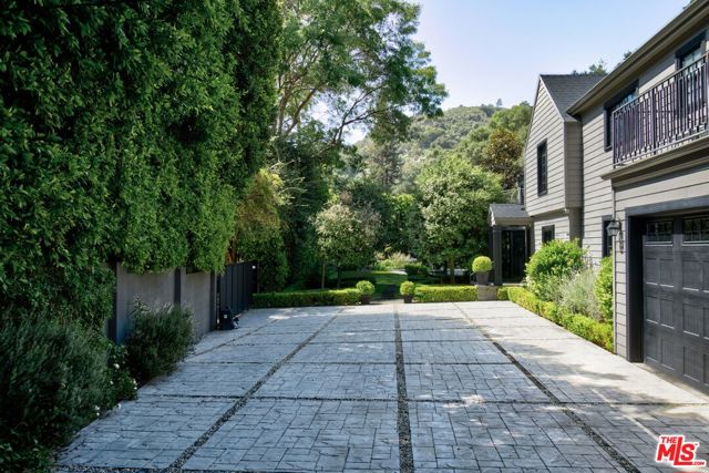 1857 Benedict Canyon Drive, Beverly Hills CA: https://media.crmls.org/mediaz/865102c8-1d44-4377-9c51-edd3baf0c2ac.jpg