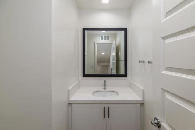 Detail Gallery Image 13 of 37 For 6140 Colt Pl #104,  Carlsbad,  CA 92009 - 3 Beds | 3/1 Baths