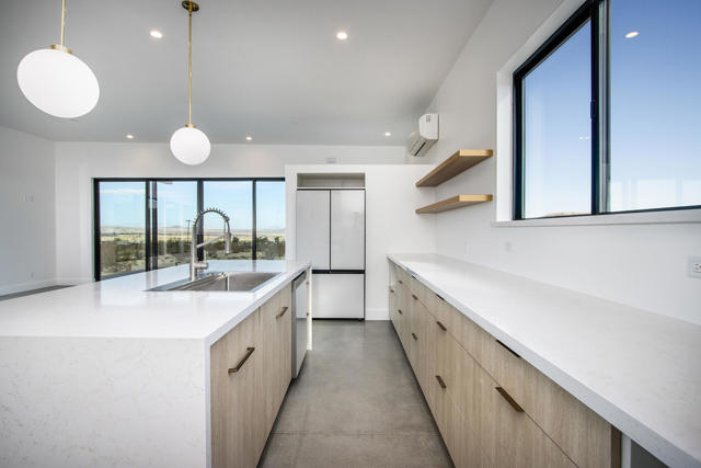 66050 Cottonwood Drive, Joshua Tree CA: https://media.crmls.org/mediaz/865167fe-d119-4a0c-8128-87ad94154e0a.jpg
