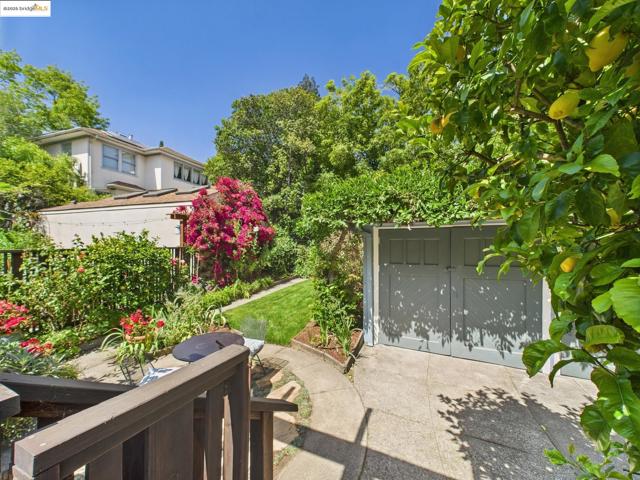 5920 Ivanhoe Rd, Oakland CA: https://media.crmls.org/mediaz/8651b44d-1240-4fa8-8544-0c5515e072fb.jpg