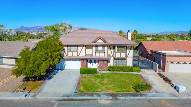 204 Fairway Drive, Needles CA: https://media.crmls.org/mediaz/8652029b-29c0-4253-88bd-bc8643f9f0d7.jpg
