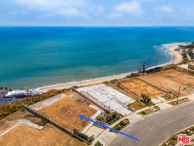18434 Coastline Drive, Malibu CA: https://media.crmls.org/mediaz/865230d9-f85b-479b-8bde-a27a19c88789.jpg