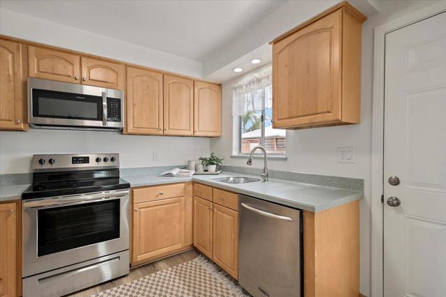 227 Poinsettia Avenue, San Mateo CA: https://media.crmls.org/mediaz/8652362d-9149-4a6b-a3f8-b26bb1c7730a.jpg