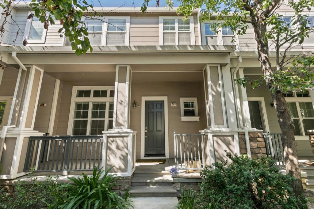 307 Destino Circle