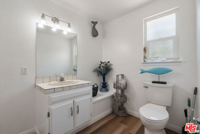 43818 Halcom Avenue, Lancaster CA: https://media.crmls.org/mediaz/8652878d-9619-41b1-b6ca-e2ae969bab4f.jpg