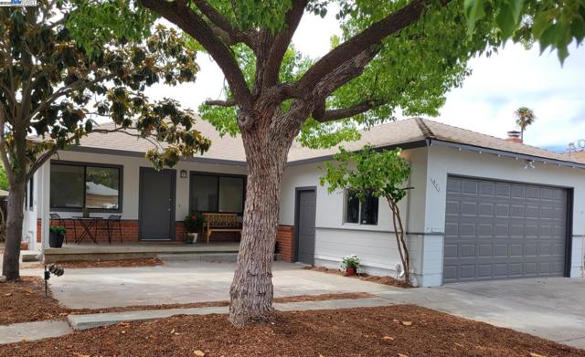 471 Rose St, Livermore CA: https://media.crmls.org/mediaz/8652c29f-397a-4371-8e65-18ba524a75cc.jpg