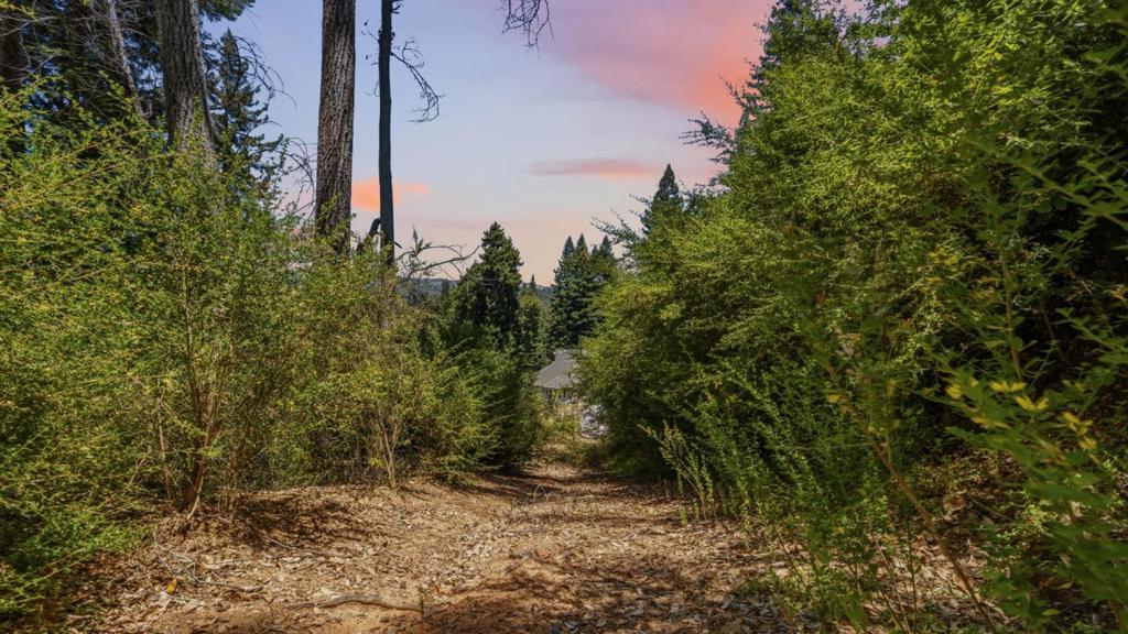 https://media.crmls.org/mediaz/8652d4de-8d2f-47f9-a928-1a11c816a315.jpg?preset=X-Large