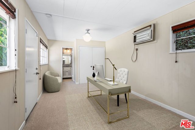 374 Homewood Road, Los Angeles CA: https://media.crmls.org/mediaz/86530273-ab4d-4dc7-9cb6-b958aed7272d.jpg
