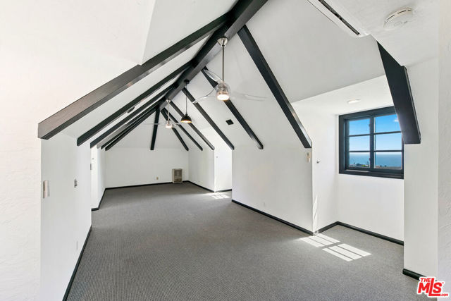 29528 Harvester Road, Malibu CA: https://media.crmls.org/mediaz/86537567-69b0-4e99-93c1-7f4ea90b3300.jpg
