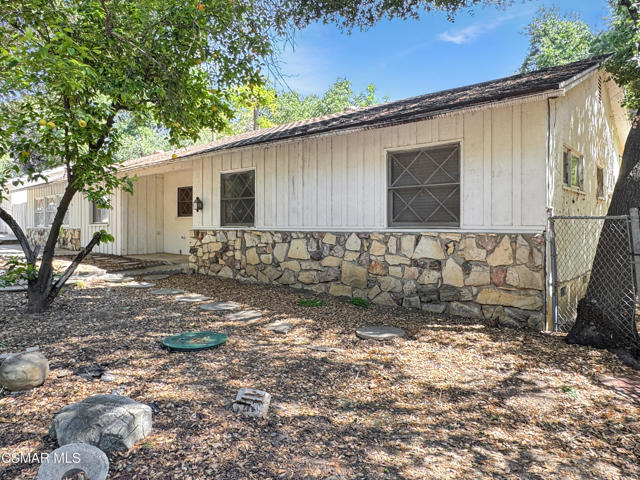 22950 Humming Bird Way, Calabasas CA: https://media.crmls.org/mediaz/8653883c-7e1a-466a-ba0d-50b5df03f8c8.jpg