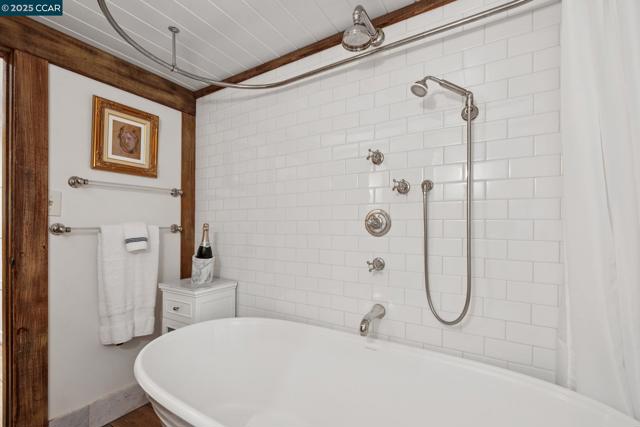 1611 Carmel Dr, Walnut Creek CA: https://media.crmls.org/mediaz/8653bd03-bce2-47d0-92a4-a122d5202dc5.jpg