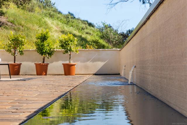 5758 60 Las Palomas, Rancho Santa Fe CA: https://media.crmls.org/mediaz/86543904-b1f3-465d-9eab-a2dca704715e.jpg