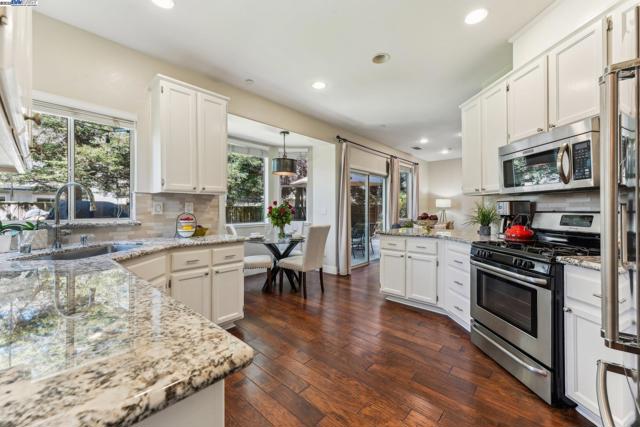 1159 Vintner Pl, Livermore CA: https://media.crmls.org/mediaz/865499da-8667-4dc5-b001-6f3ace171e93.jpg