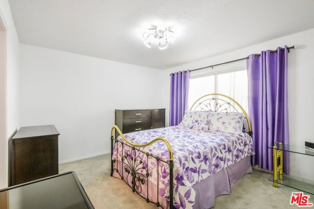 1335 Newport Avenue, Long Beach CA: https://media.crmls.org/mediaz/8654d7d3-0a25-4503-8458-c04c55755731.jpg
