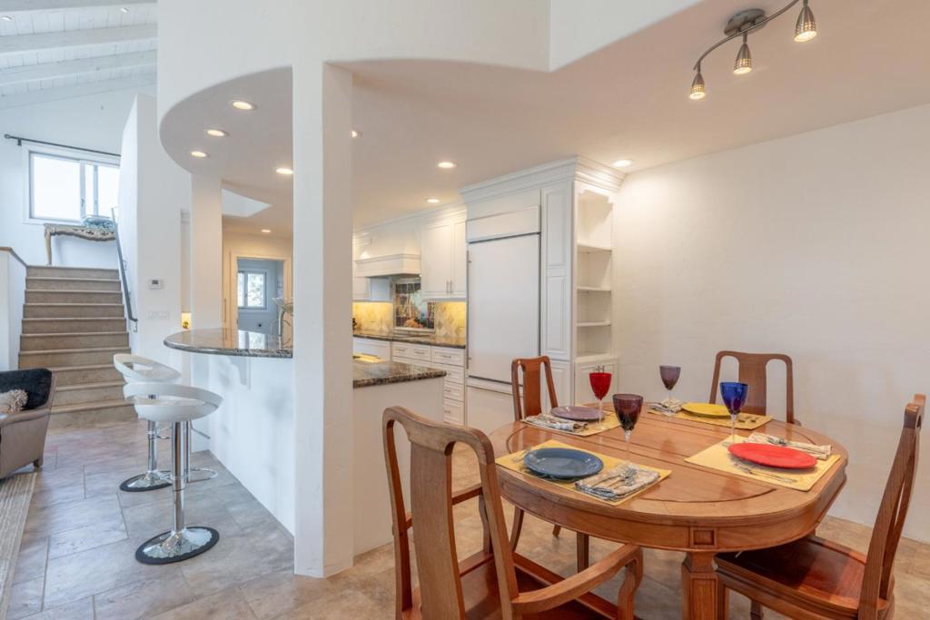 https://media.crmls.org/mediaz/865500ff-0b6c-4e85-b2d4-fe163497451a.jpg?preset=X-Large