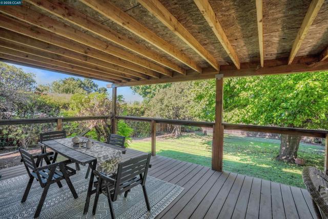 2968 Glenside Dr, Concord CA: https://media.crmls.org/mediaz/86551afd-ae30-410f-823b-30def81c682e.jpg