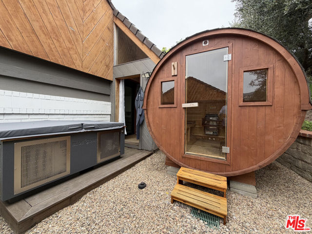 24728 Vantage Point Terrace, Malibu CA: https://media.crmls.org/mediaz/8655d350-96e0-4a51-8a4e-bd6bdba86f72.jpg