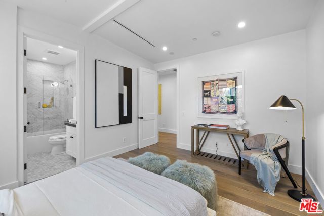 2590 Amherst Avenue, Los Angeles CA: https://media.crmls.org/mediaz/86560812-e318-430c-8bef-b8ae015e650b.jpg