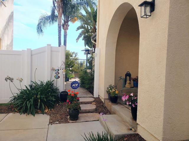 24350 Lorenzo Ln,  CA: https://media.crmls.org/mediaz/8656280d-55c6-4964-9b36-ea26c4dedc78.jpg