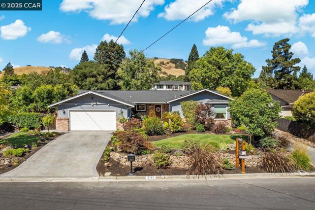 3121 Del Oceano Dr, Lafayette CA: https://media.crmls.org/mediaz/865720cf-9b4c-4dbc-ae1a-6e2404c3ce91.jpg