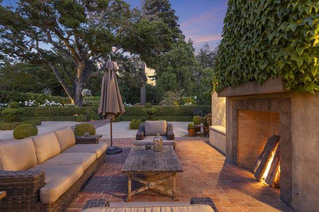 2307 Easton Drive, Burlingame CA: https://media.crmls.org/mediaz/86574976-487e-4742-ab40-5867733ca58e.jpg
