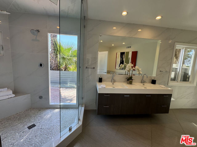 15224 Encanto Drive, Sherman Oaks CA: https://media.crmls.org/mediaz/86574cf4-3886-4d43-9da7-78acb619893b.jpg