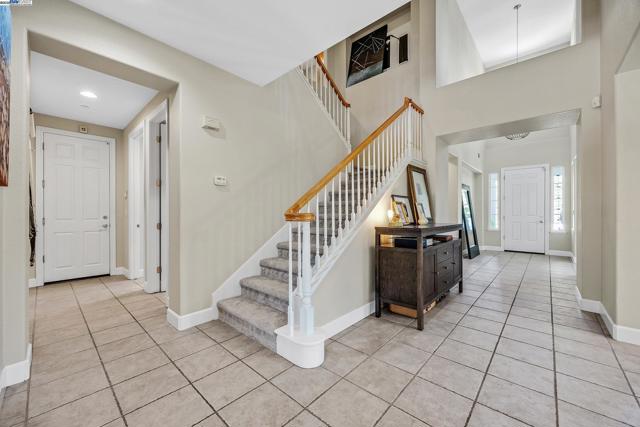 2461 Ancona Cir, Livermore CA: https://media.crmls.org/mediaz/86575173-a09c-408e-8999-d0e14ea34905.jpg