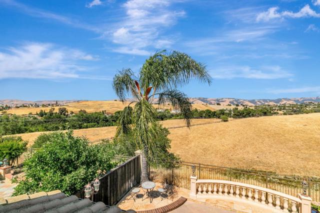 4224 Indigo Oak Court, San Jose CA: https://media.crmls.org/mediaz/8657bd41-416f-4407-a7bd-40660d248411.jpg