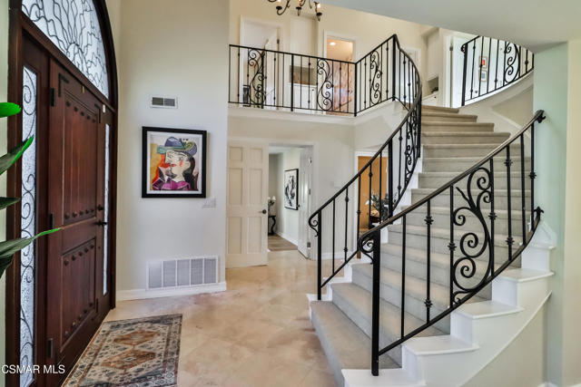 2328 Otono Circle, Thousand Oaks CA: https://media.crmls.org/mediaz/86590afb-3816-4a7d-89c8-4ec356ba314e.jpg