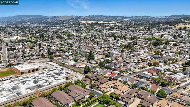 10708 Prince Royal Ct, Oakland CA: https://media.crmls.org/mediaz/8659c289-ae71-497f-b728-babc2cc43f19.jpg
