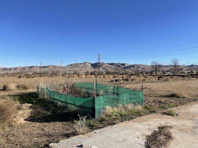 20028 Tehachapi Willow Springs Road, Tehachapi CA: https://media.crmls.org/mediaz/8659c41f-79b7-45c0-8d9c-f25f10dfb667.jpg