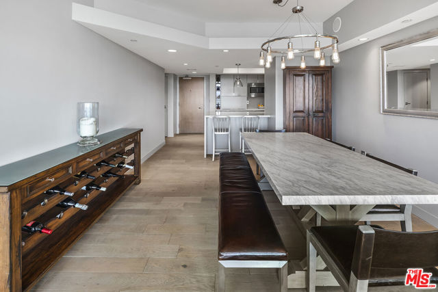 13700 Marina Pointe Drive, Marina del Rey CA: https://media.crmls.org/mediaz/865a9eac-0698-4b26-ad89-ba91d1f17dda.jpg